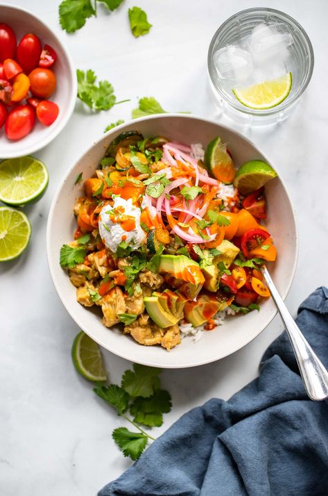 Vegan Tex Mex Bowl Mexican Bowl Recipe, Delicious Bowls, Mex Salad, Cilantro Dressing Recipe, Tex Mex Salad, Avocado Cilantro Dressing, Cilantro Recipes, Beef Bowl, Spicy Salad