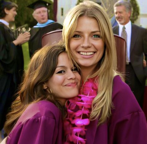 Graduation Captions, 2000s Tv Shows, Oc California, Marissa Cooper, Grad Pic, 8th Grade Graduation, Mischa Barton, Graduation Picture, Rachel Bilson