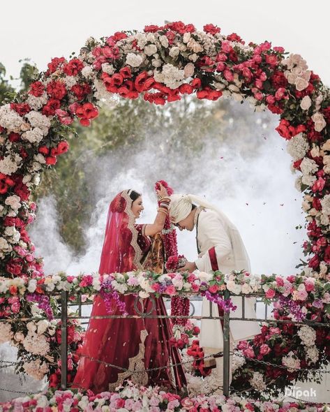 Photos With Bridesmaids, Couple Wedding Photography, Tips For Couples, Candid Couple, Indian Wedding Outfit, Indian Wedding Hairstyles, Indian Wedding Reception, Indian Wedding Photos, Traditional Indian Wedding