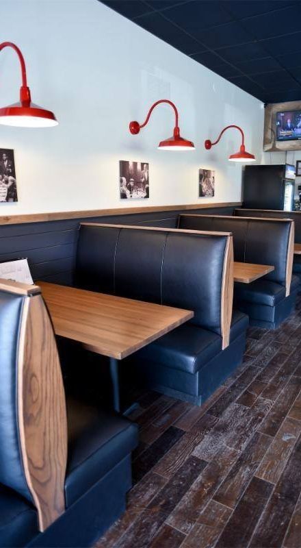 Small Pizza Restaurant Design, Pizza Shop Design, Pizza Shop Interior, Booth Seating Restaurant, Restaurant Design Rustic, Restaurant Seating Design, Restaurant Table Design, Restaurant Booth Seating, Restaurant Furniture Design