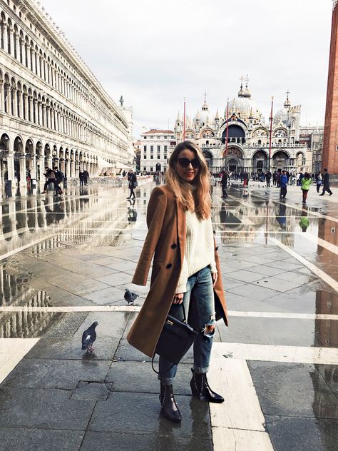 streetstyle, travel, pardon my obsession, venice Venice Outfit Ideas, Italy Style Outfits, Venice Outfit, Style Outfits Winter, Italy Street Style, Venice Italy Outfit, Outfit Ideas Autumn, Rome Outfits, Italy Travel Outfit