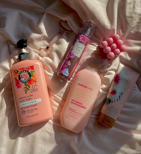 Hibiscus scent, method body wash, peony method body wash, herbal essences rose conditioner, peony perfume, pink aesthetic, girly aesthetic, feminine aesthetic, girly, floral scents 2023, how to smell good, how to smell good all day long, how to smell floral, how to smell floral 2023 Scent Combos Hygiene Floral, How To Smell Floral All Day, Best Smelling Body Wash For Women, Floral Scent Combo, Method Body Wash Aesthetic, How To Smell Like Flowers, How To Smell Like Roses, Perfume Pink Aesthetic, How To Smell Good All Day