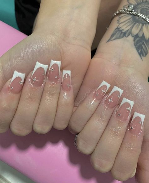 Short French Nail Designs, French Manicure With A Twist, Short French, Diy Acrylic Nails, Girly Acrylic Nails, Work Nails, French Tip Acrylic Nails, Simple Acrylic Nails, Glow Nails