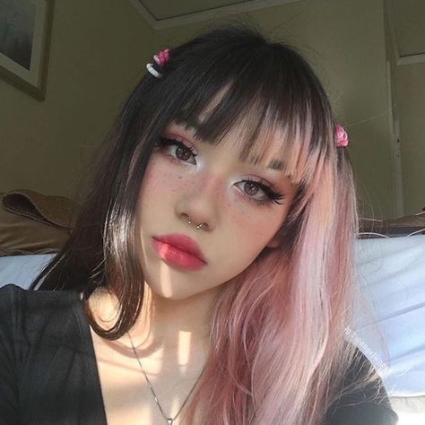 pink hair or black hair?... Hair Dye Ideas, Dye My Hair, Colorful Hair, Cool Hair, Hair Inspo Color, Hair Colours, Colored Hair, Aesthetic Hair, Aesthetic Makeup