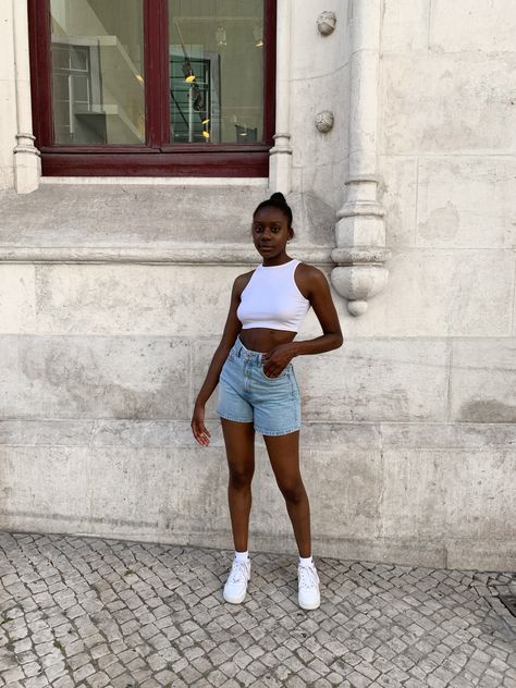 Boyfriend Shorts Outfit, Vison Bored, Airforce 1 Outfit, Lisbon Trip, Sewing Designs, Campus Outfit, Jean Short Outfits, Casual College Outfits, Summer Shorts Outfits