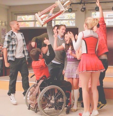 Sunshine Corazon Glee, New Directions Glee, Glee Season 1, Glee Behind The Scenes Pictures, Rachel And Finn Glee, Glee Blaine And Kurt, Quinn Fabray, 1 Aesthetic, Glee Cast