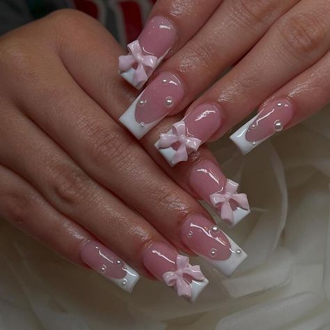 Unique French Tip Designs, Cute Bow Nail Designs, Square Nails Pink Design, Pearl And Bow Nails, Nails With Bows And Pearls, No Design Nails, Nails With A Lot Of Charms, Nails With Bows On Them, Cute Square Nail Designs