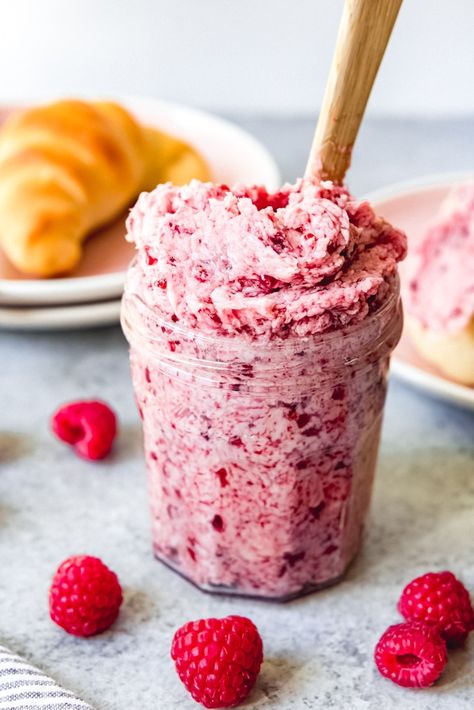 An image of a jar filled with homemade raspberry butter with fresh raspberries around it. Whipped Raspberry Butter, Raspberry Butter, 2 Ingredient Pizza Dough, Raspberry Whip, Flavored Butter Recipes, Butter Recipes Homemade, Breakfast In America, Whipped Butter, Types Of Desserts