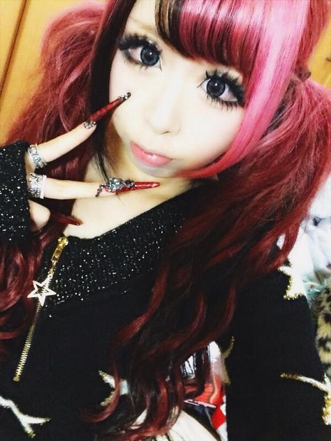 <3 unmuchuuu on Twitter <3 Gyaru Make, Big Nails, Rokku Gyaru, 90s Alternative, Make Up Tutorial, Y2k 90s, Fun Games, Group Chat, Make Up