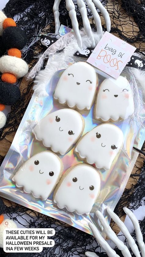 Cookie Decorating Party Halloween, Cute Ghost Cookies Royal Icing, Mini Ghost Cookies Decorated, Mini Christmas Royal Icing Cookies, Halloween Ghost Cookies Decorated, Bag Of Boos Cookies, Ghost Cookies Royal Icing, Ghost Cookies Decorated, Cute Ghost Cookies