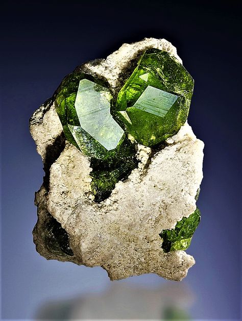 Demantoid Garnets Agate Rocks, Minerals Crystals Rocks, Rocks And Fossils, Demantoid Garnet, Geode Art, Geology Rocks, Rock Minerals, Beautiful Rocks, Minerals And Gemstones