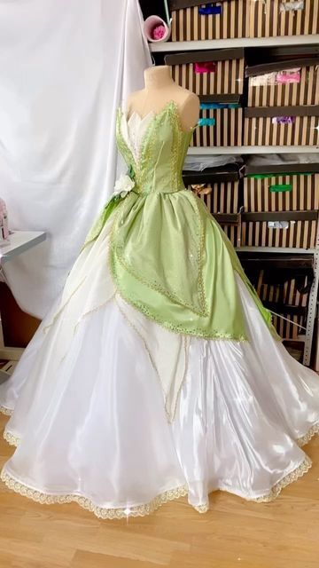 Princess Tiana Prom Dress Ball Gowns, Princess Tiana Ball Gown, Princess Tiana Gown, Princess Tiana Corset, Princess The Frog Wedding, Tiana Princess And The Frog Wedding Dress, Tiana Princess And The Frog Dress, Tiana Themed Quince Dress, Tiana Dress Prom