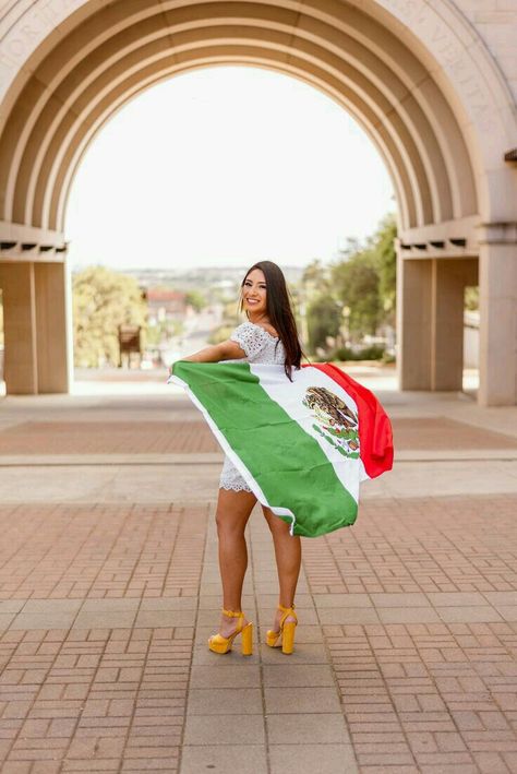 Latina Photoshoot, University Senior Pictures, Flag Photoshoot, Grad Stole, Grad Picture Ideas, Pictures Graduation, San Marcos Texas, Graduation Pic Ideas, Nursing Graduation Pictures