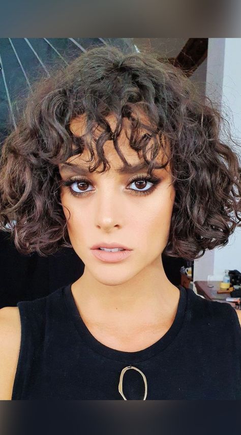 Chin Length Bob Hairstyles With Bangs, Thick Curly Bangs, Curly Hair Bob With Bangs, Curly Bob Hairstyles With Bangs, Most Flattering Haircut, Bob With Bangs Hairstyles, Curly Bob Hair, Curly Bob With Fringe, Curly Bob With Bangs