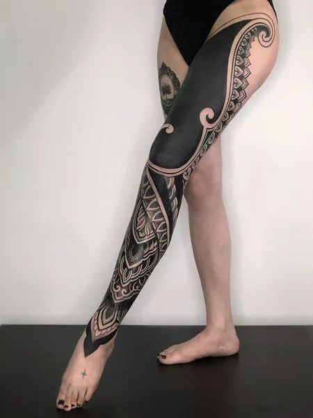 Blackwork Leg Tattoo Leg Tattoos For Women, Tattoo Bein Frau, Blast Over Tattoo, Geometric Tattoo Leg, Tatuaje Cover Up, Black Tattoo Cover Up, Full Leg Tattoos, Blackout Tattoo, Muster Tattoos