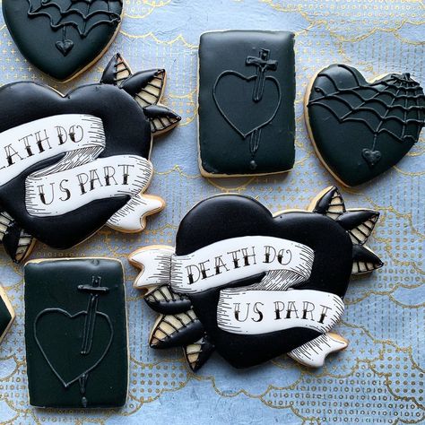 Love Rocks Wedding, Goth Wedding Cookies, Goth Cookies, Goth Wedding Shower Ideas, Gothic Wedding Cookies, Emo Cookies, Tattoo Themed Wedding, Goth Wedding Cake, Halloween Bridal Showers