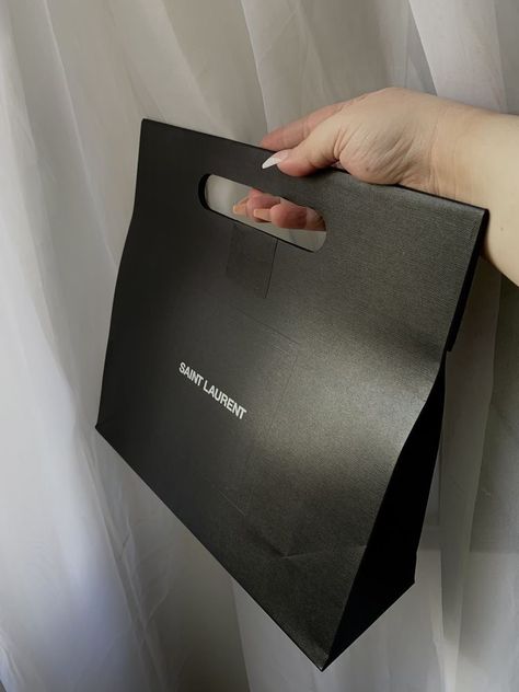 Saint Laurent Packaging, Bazaar Booth, Packaging Design Creative, Luxury Brand Packaging, Ruangan Studio, Shopping Bag Design, Paper Bag Design, Luxury Packaging Design, Gift Flowers