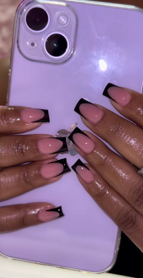 Pink And Black Nails Short Square, Nail Ideas French Tip Black, Pink With Black French Tip Nails, Mom Nails Short Square, Gel Nails Ideas Short Plain Color, Pink Acrylic With Black French Tip, Black French Tip Nails Medium Length, Nail Inspo Black Girls Short, Short Square Black French Tip Nails