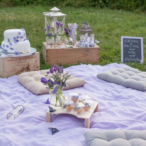 Rustic Outdoor Picnic Wedding Ideas / http://www.himisspuff.com/outdoor-picnic-wedding-ideas/3/ Picnic Themed Wedding, Picnic Wedding Ideas, Purple Picnic, Themed Wedding Decorations, Picnic Theme, Sandwich Bar, Picnic Inspiration, Picnic Decorations, Picnic Birthday