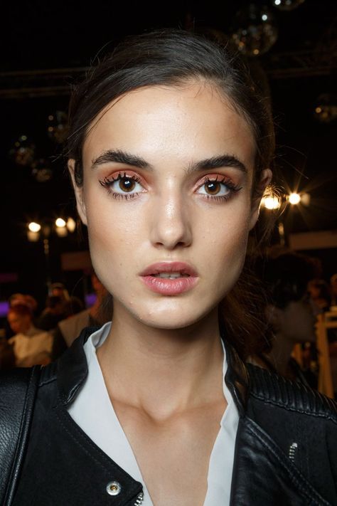 Pin for Later: Ciao, Bella! All the Gorgeous Looks From Milan Fashion Week DSquared2 Spring 2015 Hair: Sam McKnight Vampire Diaries Makeup, Best Foundation Makeup, Fashion Week Hair, Glossy Eyes, Eye Pigments, 2015 Hairstyles, Popsugar Beauty, Best Foundation, Eye Shadow Palette