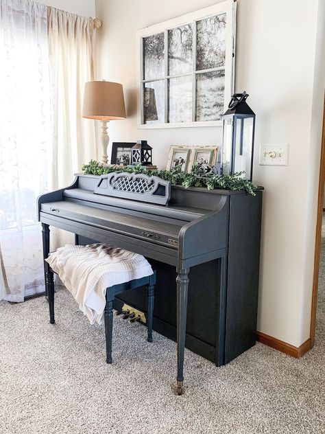 Wood Piano Decor, Farmhouse Piano Decor, Decorate Piano, Piano Makeover Ideas, Piano Entryway, Refinished Piano, Chalk Paint Piano, Piano Decorating Ideas, Piano Refinishing