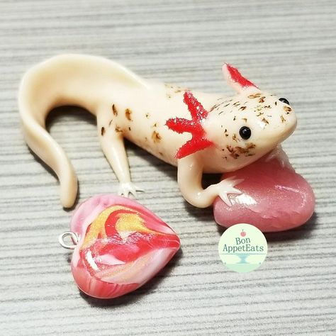 Commission - Speckled Axolotl with Crystal Heart by PepperTreeArt on DeviantArt Crafts With Crystals, Axolotl Clay, 4 Dragons, Clay Octopus, Axolotl Cute, Pepper Tree, Cute Reptiles, Polymer Clay Animals, Cute Polymer Clay