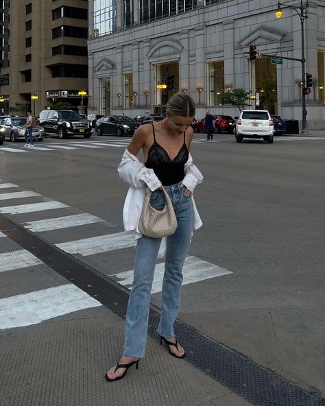 Katie Klinefelter on Instagram: “makin’ her way downtown 🎲 and by her, I mean this @luxunfiltered tan. . . . city street style, chicago content creator, city girl outfit,…” Happy Hour Outfit Fall, Fall Happy Hour Outfit, Work Happy Hour Outfit, Happy Hour Outfit Summer, Wide Leg Jean Outfits, Minimal Summer Style, Minimal Fashion Summer, Outfit Ideas For Work, Fashion Inspo Outfits Minimal Chic