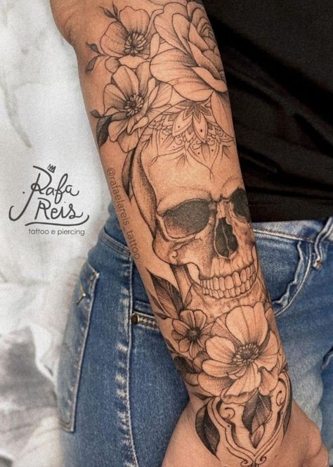 Floral Skull Tattoos, Wörter Tattoos, Feminine Skull Tattoos, Arm Sleeve Tattoos For Women, Feminine Tattoo Sleeves, Armband Tattoos, Skull Sleeve Tattoos, Skull Sleeve, Forarm Tattoos