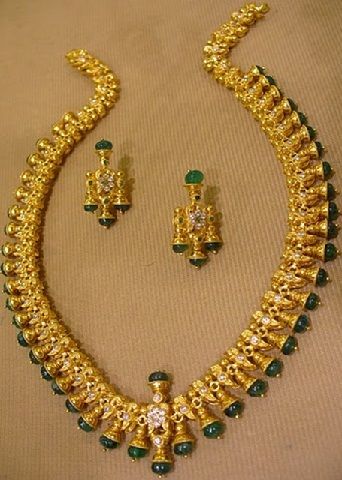 Gold Necklace Sets, Antique Gold Necklace, Gold Necklace Indian, Gold Necklace Indian Bridal Jewelry, Gold Bride Jewelry, Gold Jewelry Simple, Gold Fashion Necklace, Necklace Sets, Gold Jewellery Design Necklaces