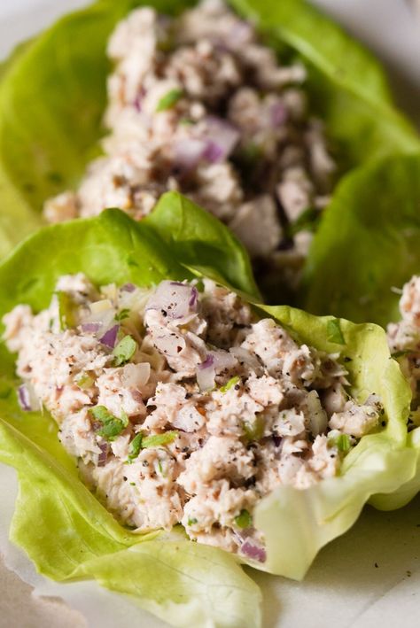 Tuna Lettuce Wraps - Wellness by Kay High Protein Low Carb Lunch, Tuna Salad Lettuce Wraps, Tuna Salad Lettuce, Tuna Lettuce Wraps, Tuna Salad Ingredients, Healthy Tuna Salad, Quick Easy Lunch, Salad Lettuce, Butter Lettuce