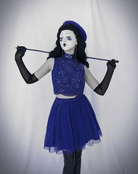 @ ducktrees on Instagram. Blue mime clowncore makeup Betty page pin up girl fashion 50's style 20's style Mime Outfit, Fashion 50s Style, Clowncore Makeup, Jester Outfit, Dark Costumes, Clown Pics, Betty Page, Fashion 50s, 50's Style