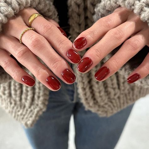 Painted Nails Solid Color, Short Round Nails Winter, Milky Red Nails, Round Gel X Nails, November Nail Ideas Short, Winter Nails Simple, Blood Red Nails, Amazon Beauty, Hello Nails