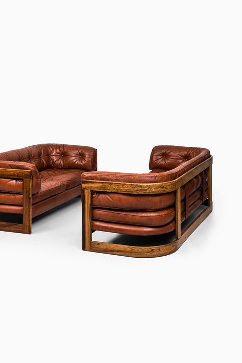 Lennart Bender sofa in rosewood and red leather at Studio Schalling Leather Couches, Leather Studio, Designer Sofa, Furniture Logo, Furniture Vintage, Leather Seats, Red Interior, Chaise Design, Selling Furniture