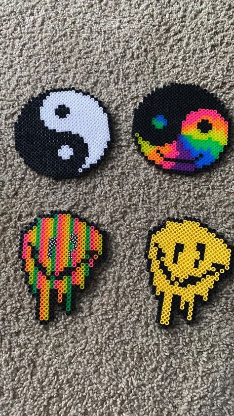 Yin Yang Perler Beads, Scene Perler Beads, Circle Perler Bead Patterns, Trippy Perler, Alien Perler, Trippy Perler Bead Patterns, Alt Crafts, Melty Bead Patterns, Sleepover Things