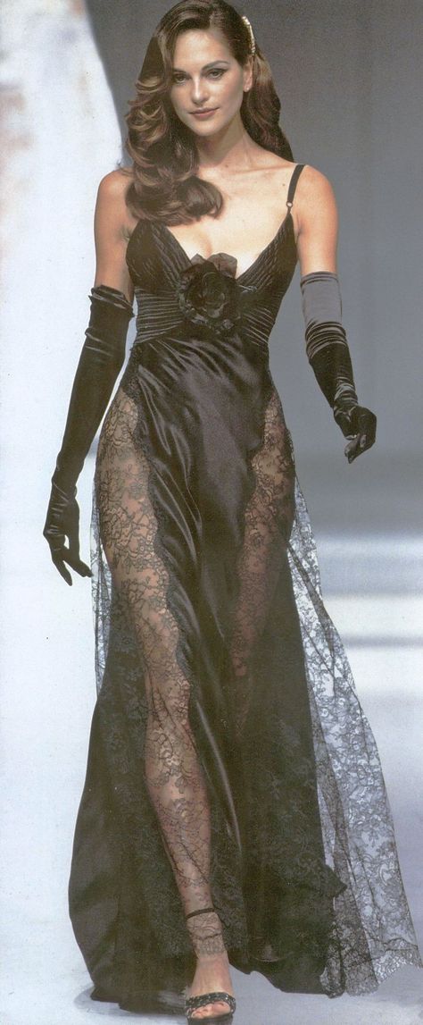 Dress And Gloves, 90s Runway, 90s Runway Fashion, Runway Fashion Couture, Vintage Runway, Runway Outfits, Runway Dresses, Naomi Campbell, Runway Models