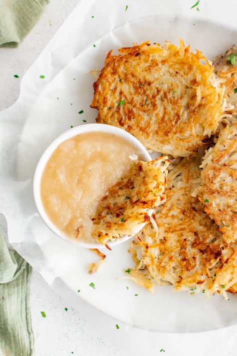 Kartoffelpuffer (German Potato Pancakes) German Potato Cakes, German Potato Dumplings, German Side Dishes, German Potato Pancakes, Crispy Pancakes, Baking Healthy, Perfect Baked Potato, Pork Schnitzel, German Potato