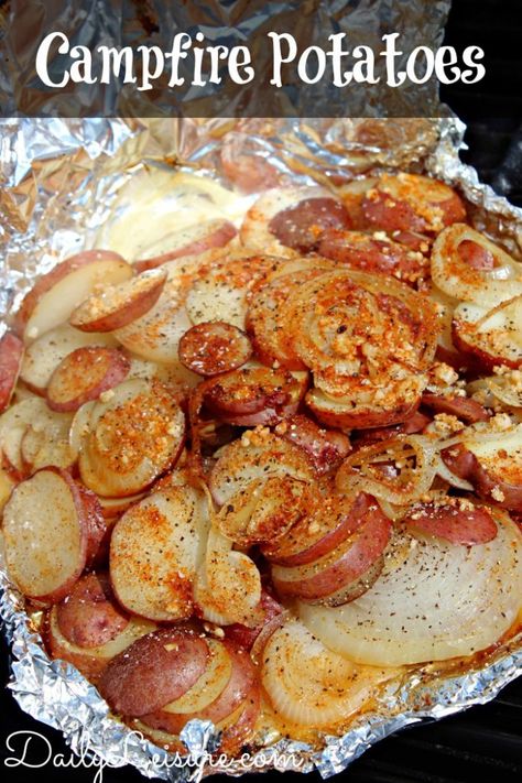 Camping Meals - Dinner and Dessert - Life in the Nerddom Campfire Packets, Campfire Potatoes, Starchy Sides, Foil Meals, Recipes Potatoes, Sunday Cooking, Hobo Dinners, Best Camping Meals, Camping Hacks Food