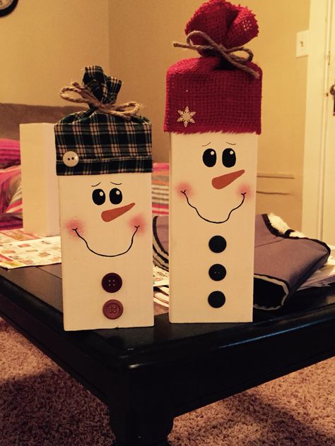 2x4 snowman project Easy Crafts For Craft Sale, 2 X 4 Snowman, Christmas 2x4 Wood Crafts Diy, 2x4 Winter Crafts, 2x4 Crafts Christmas, 4 By 4 Snowman, Snowman 2x4 Craft, 4x4 Post Projects, 2x4 Christmas Crafts Diy Projects