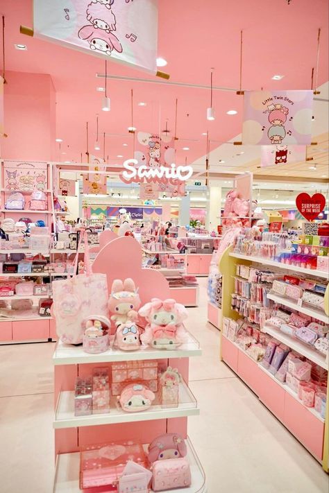 Kawaii Store Interior, Toy Store Display Ideas, Kids Store Display, Baby Store Display, Stationery Store Design, Hello Kitty Store, Gift Shop Interiors, Sanrio Shop, Penyimpanan Makeup