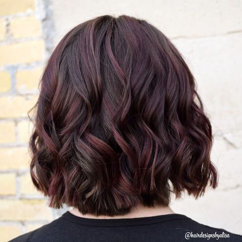 Red hair balayage. Dimensional red haircolor. Bob haircut. Short women's haircut. Blunt cut. Mahogany Bob Haircut, Cherry Coke Short Hair, Red Hair Balayage, Balayage Dimensional, Bob Haircut Medium Length, Hair Color Cherry Coke, Haircut 2025, Red Balayage Hair, Women's Haircut