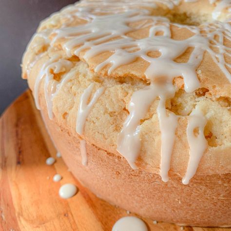 Cream Cheese Pound Cake Recipe, Southern Pound Cake, Belize Food, Easy Pound Cake, Pound Cake Recipes Easy, Butter Pound Cake, Old Fashioned Recipe, Cheese Pound Cake, Delicious Sides