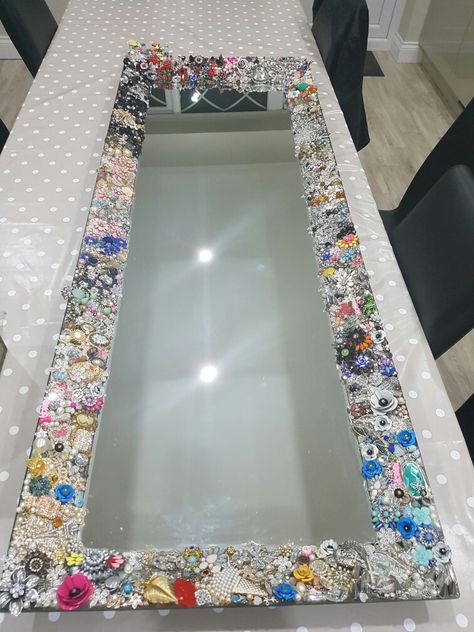 Junk Mirror, Decorate Mirror Frame, Love For My Daughter, Jewellery Mirror, Decorated Mirror, Mosaic Mirror Frame, Junk Jewellery, Mirror Frame Diy, Frame Diy