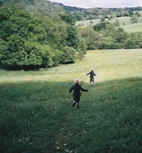 Living In Nature Aesthetic, English Country Life Aesthetic, Country Side Life Aesthetic, Hide And Seek Aesthetic, Happy Childhood Aesthetic, Kids Playing Aesthetic, Farm Childhood, Childhood Photos Aesthetic, Writing Inspiration Images