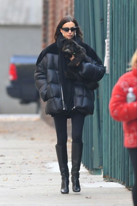 Russian Outfits Street Style, Irina Shake, Irina Shayk Street Style, Baddie Era, Irina Shayk Style, Russian Clothing, Snow Time, Celeb Fashion, Olivia Newton