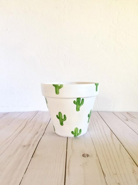 Terra Cotta Clay Pots, Painted Pot, Plant Pot Design, Flower Pot Art, Painted Terracotta, Diy Pottery Painting, Plant Pot Diy, Painted Plant Pots, Flower Pot Design