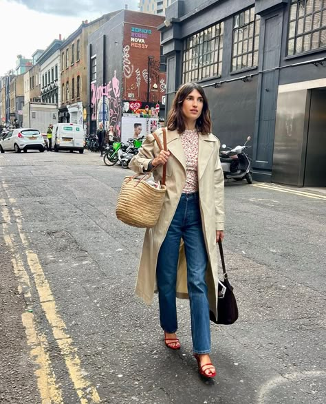 Damas Style, Jeanne Damas Style, Parisian Style Outfit, Style Parisian Chic, Classic Wardrobe Pieces, My Chic Obsession, Parisian Outfits, Denim On Denim Looks, Parisienne Style