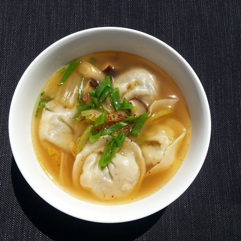 Korean food photo: Mandu soup on Maangchi.com Mandu Soup, Won Ton Soup, Maangchi Recipes, Korean Dumplings, Pork And Shrimp, Pot Sticker, Shrimp Dumplings, Won Ton, Steamed Dumplings