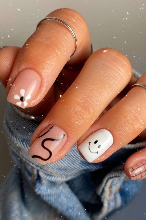 Nails Inspiration White Smiley Face Nails, Black And White Smiley Face, Smiley Face Nails, Face Nails, Boho Nails, Happy Nails, Edgy Nails, Grunge Nails, Simple Gel Nails