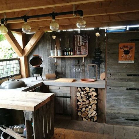 Off Grid Kitchen, Coin Banquette, Rustic Outdoor Kitchens, Build Outdoor Kitchen, Outdoor Bbq Kitchen, Outdoor Kitchen Island, Outdoor Kitchen Design Layout, Backyard Kitchen, Bbq Kitchen