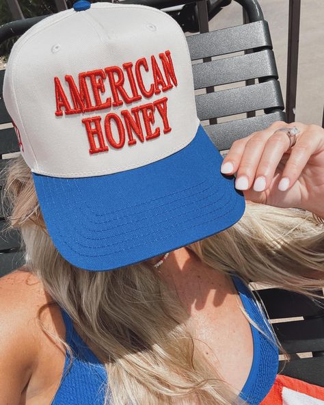 just dropped the cutest hats right in time for 4th of July 🇺🇸✈️ these have same or next day shipping, so runnnn 🏃🏼‍♀️🏃🏼‍♀️🏃🏼‍♀️ #kenzkustomz #taptoshop #4thofjuly Cute Trucker Hats For Women, Cute Trucker Hats, Vinyl Hat, Personality Board, Trucker Hat Outfit, Puff Embroidery, American Honey, Vintage Trucker Hat, July Outfits